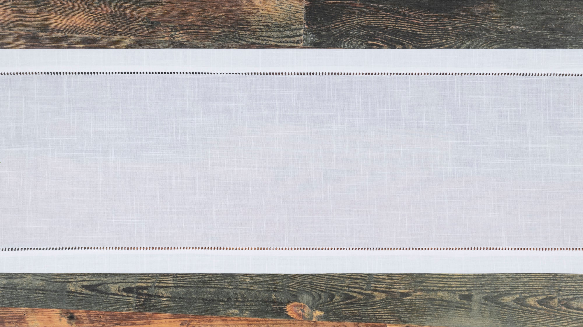 Hemstitch vs. Regular Table Runners: Understanding the Difference