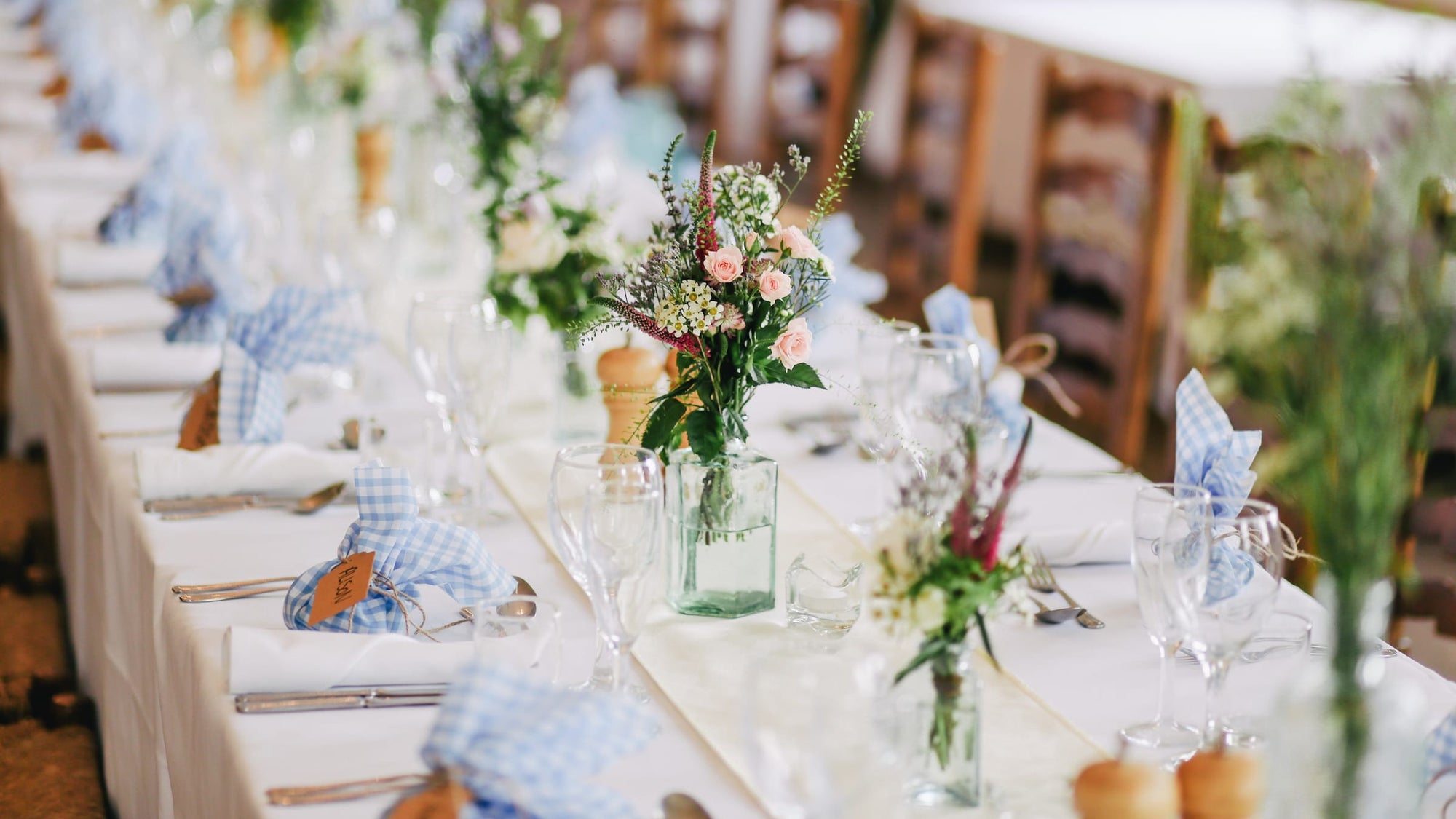 Combining Table Runners with Placemats and Centerpieces